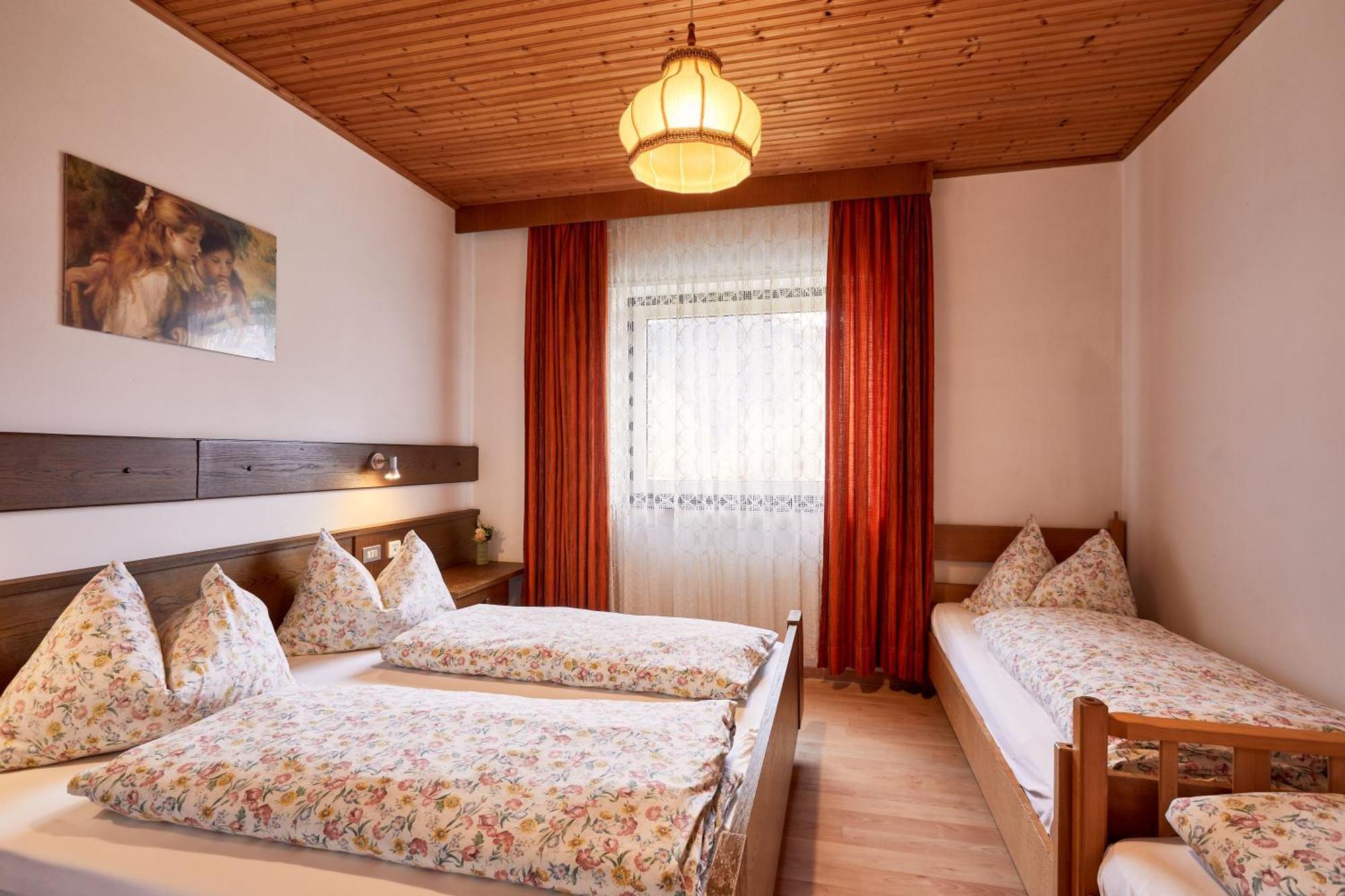 Ferienpension Zummuellerhof Natz-Schabs Room photo